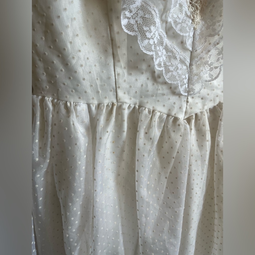 Vintage JCPenney Ivory Lace Wedding Dress - size 7/8 - Picture 6 of 16